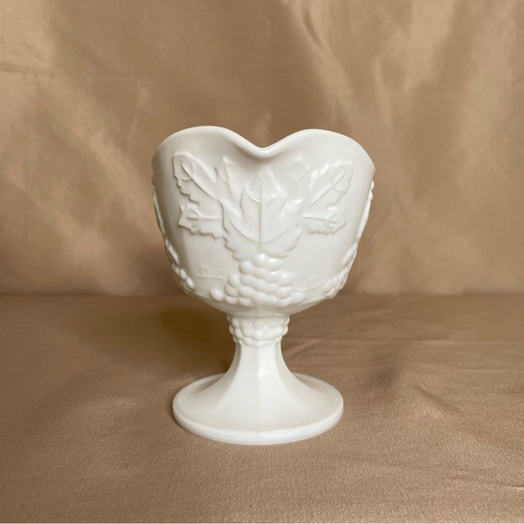 Vintage Indiana Milk Glass Creamer and Sugar - Picture 8 of 14